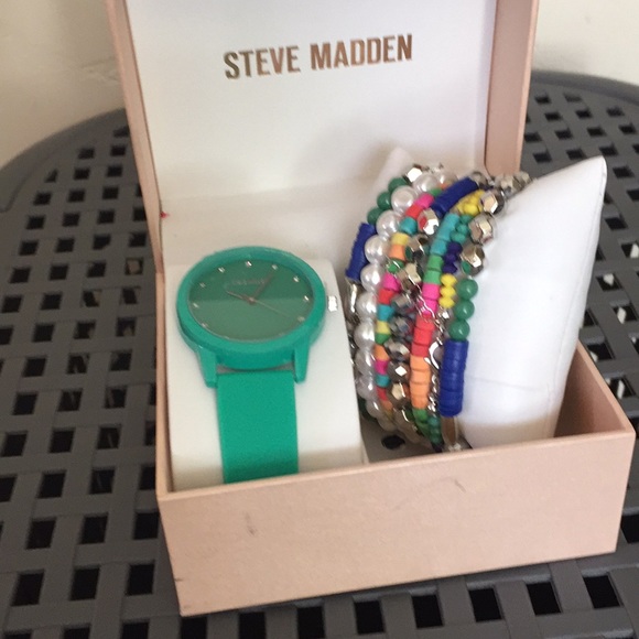 Steve Madden Boho style Watch (7)bracelets - Picture 4 of 5